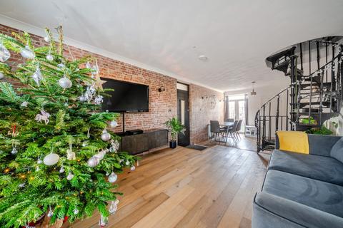 3 bedroom end of terrace house for sale, Charlesfield Road, Surrey RH6