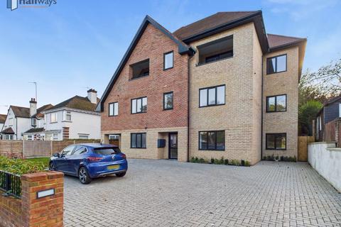 3 bedroom flat for sale, 131 Woodcote Valley Road, Purley CR8