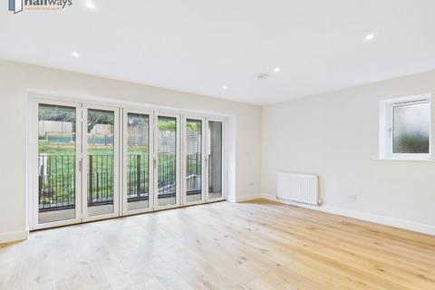 3 bedroom flat for sale, 131 Woodcote Valley Road, Purley CR8