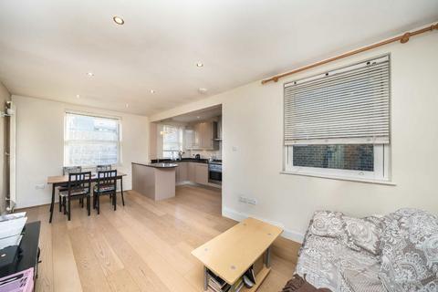 3 bedroom flat to rent, Alexandra Road, London SW19