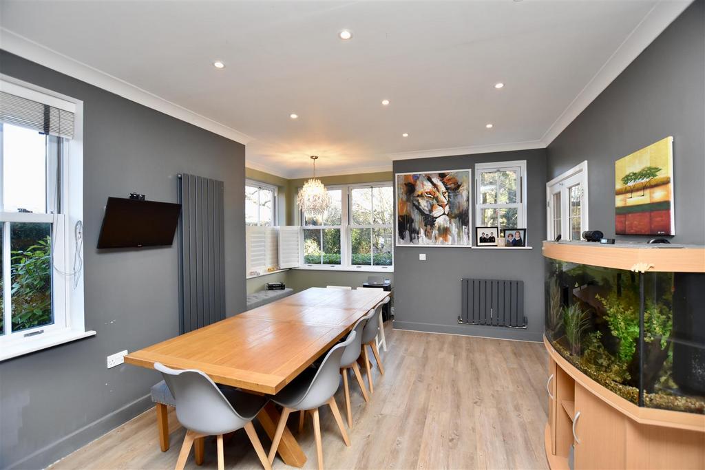 Kitchen Dining Area