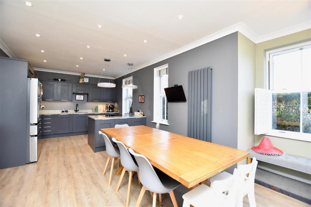 Kitchen Dining Area