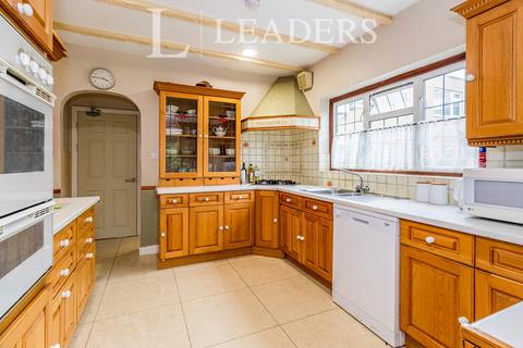 1 bedroom house to rent, Burwood Road, Hersham, Walton-on-Thames, KT12