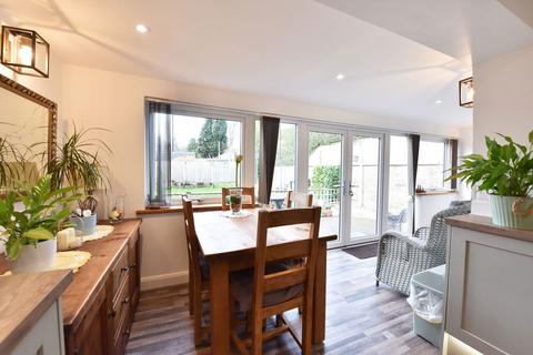 2 bedroom detached bungalow for sale, Kingswood Road, KINGSWINFORD DY6