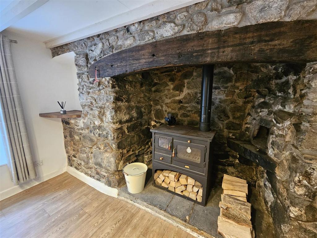 Inglenook Fireplace.jpg