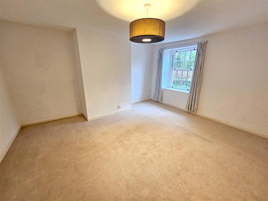 Bedroom 1.jpg