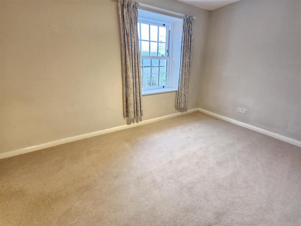 Bedroom 2 (2).jpg
