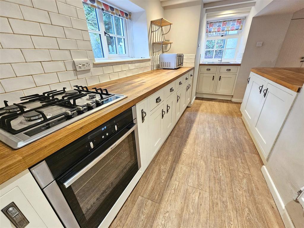 Kitchen (2).jpg