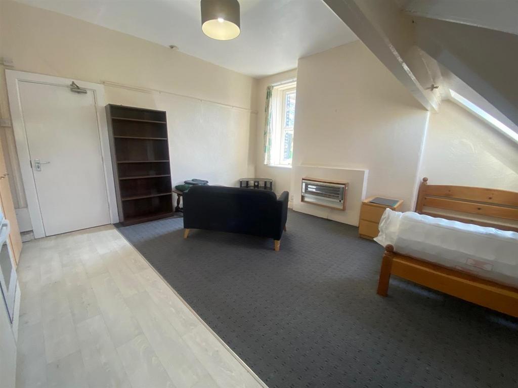 LIVING BEDROOM 1.jpg