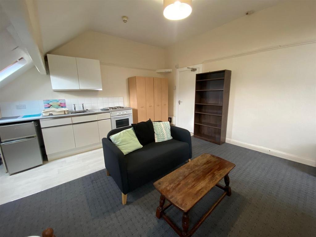 LIVING AREA 1.jpg