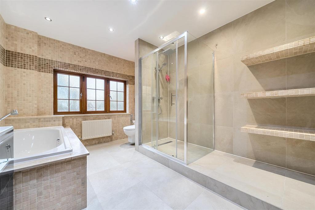 Ensuite Bath/Shower Room