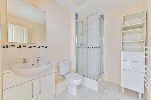 2 bedroom flat to rent, King George Crescent, HA0, Wembley, HA0