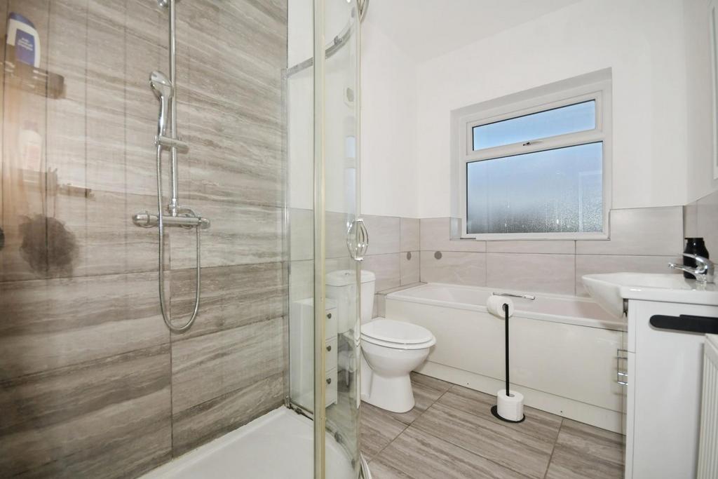 BATHROOM 01.jpg