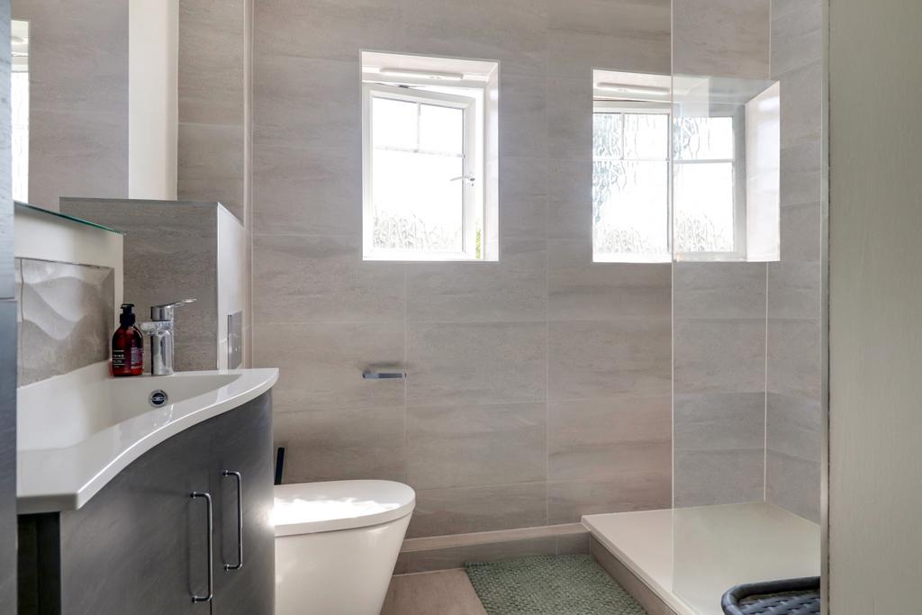 Ensuite shower room