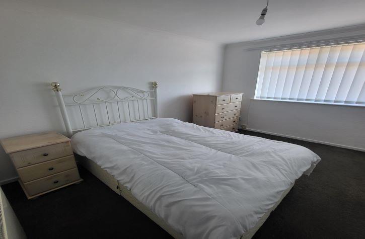 40 Cauldwell main bedroom .jpg