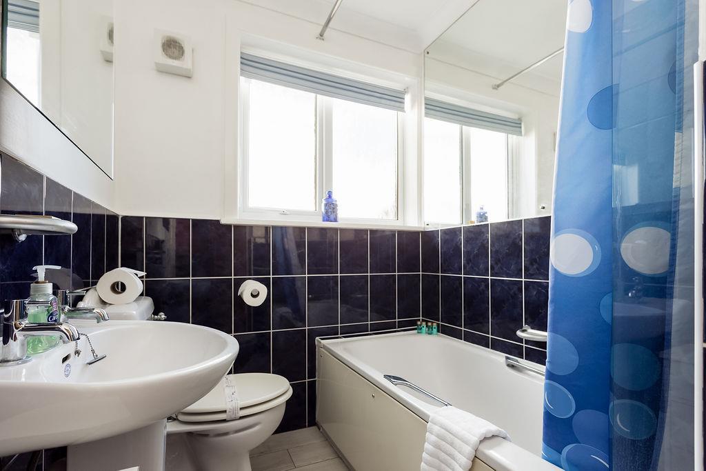 8 Woodstock Road-ph5 web300.jpg