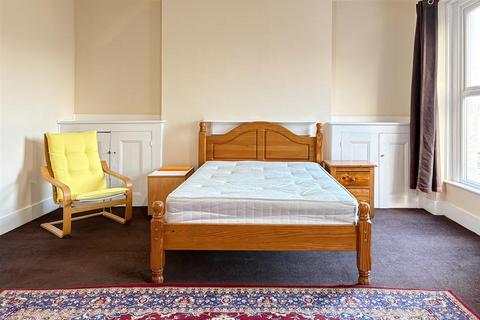 1 bedroom in a house share to rent, Malvern Road, London