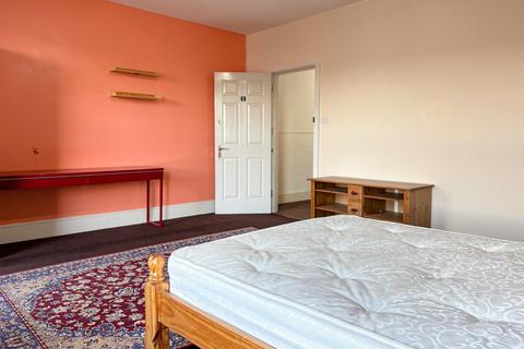 1 bedroom in a house share to rent, Malvern Road, London