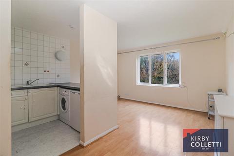 1 bedroom flat for sale, Maltby Drive, Enfield