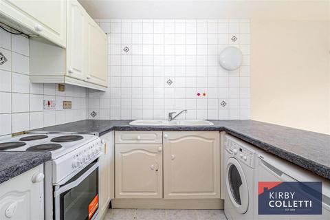 1 bedroom flat for sale, Maltby Drive, Enfield