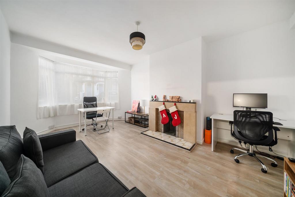 Barton Court 1 W14 PH1.jpg