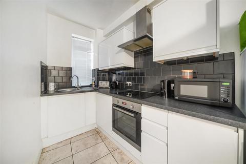 1 bedroom flat to rent, Barton Court, Barons Court Road, London