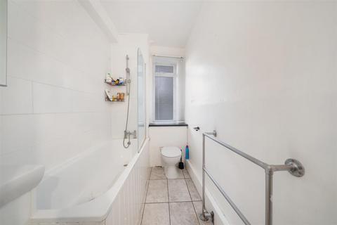 1 bedroom flat to rent, Barton Court, Barons Court Road, London