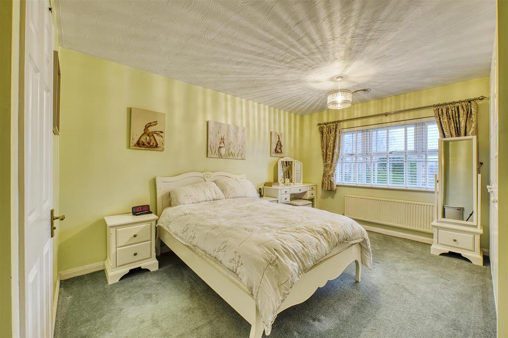 14 WIlkie Close Kettering D78 7702 HDR.jpg