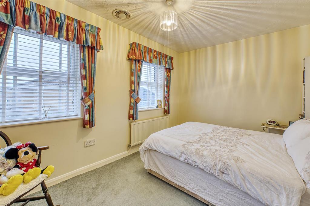 14 WIlkie Close Kettering D78 7732 HDR.jpg