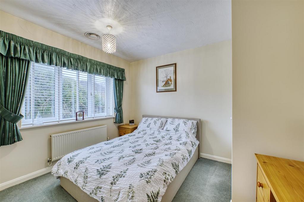 14 WIlkie Close Kettering D78 7712 HDR.jpg
