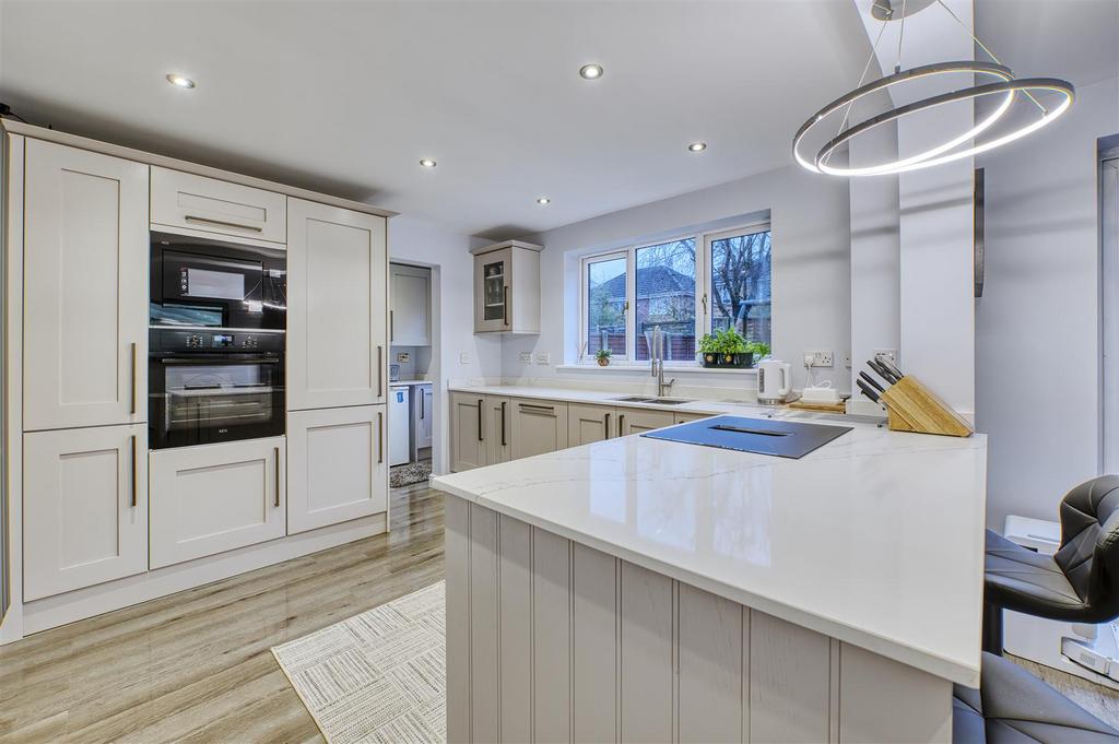 14 WIlkie Close Kettering D78 7662 HDR.jpg