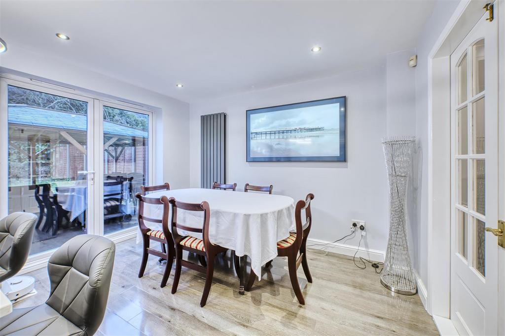 14 WIlkie Close Kettering D78 7652 HDR.jpg
