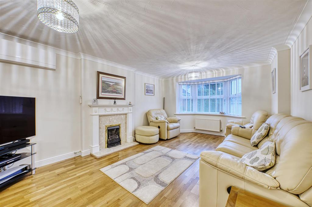 14 WIlkie Close Kettering D78 7687 HDR.jpg