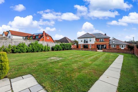 5 bedroom house for sale, Southend Road, Howe Green, CM2