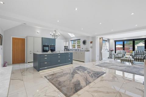 5 bedroom house for sale, Southend Road, Howe Green, CM2