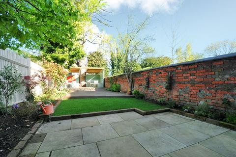 4 bedroom house to rent, Manor Road, London, SW20