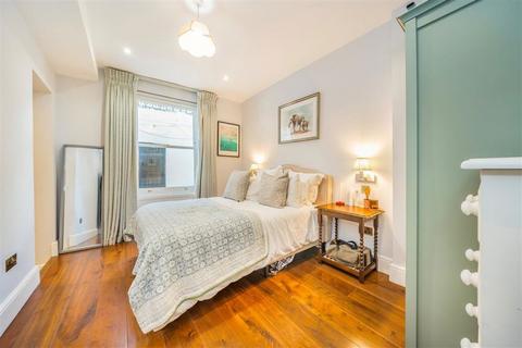 3 bedroom flat for sale, Cumberland Street, London SW1V