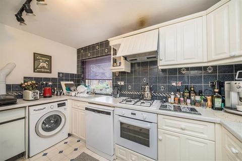 2 bedroom flat to rent, Kew Road, Kew TW9