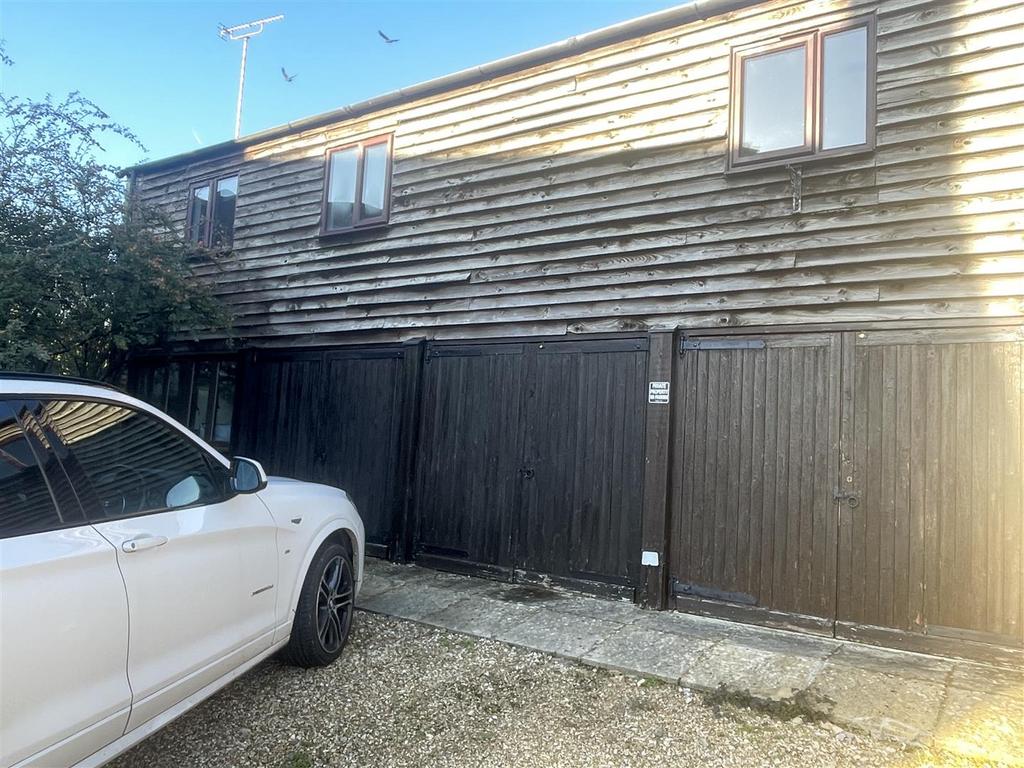 Garage and parking.JPG