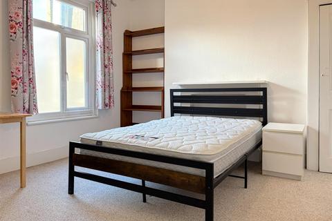1 bedroom in a house share to rent, Malvern Road, London
