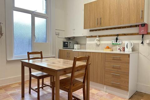 1 bedroom in a house share to rent, Malvern Road, London