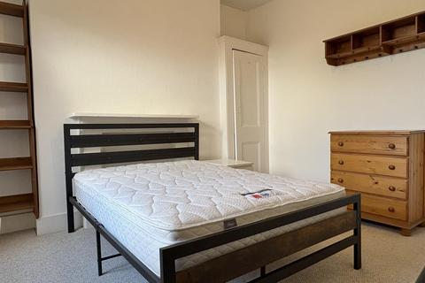 1 bedroom in a house share to rent, Malvern Road, London