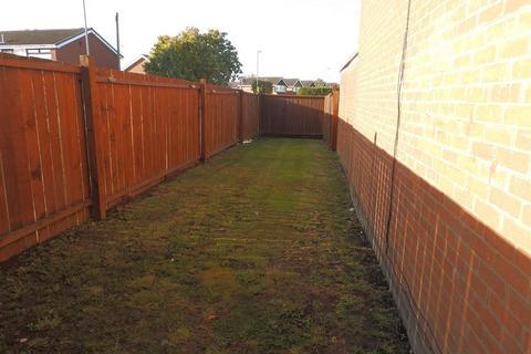 3 bedroom semi-detached house to rent, Capenhurst Lane, Whitby, CH65 7EW