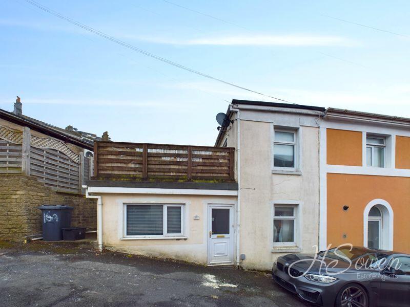 Hillesdon Road Front T202512101519.jpeg