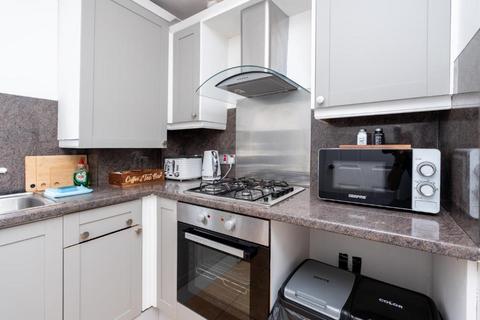 2 bedroom flat to rent, Richmond Park Road, Bournemouth