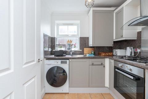2 bedroom flat to rent, Richmond Park Road, Bournemouth