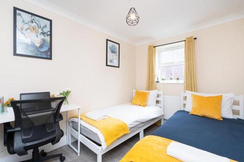 2 bedroom flat to rent, Richmond Park Road, Bournemouth