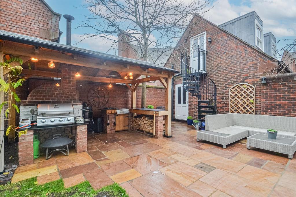 Walled Garden & Outside Kitchen