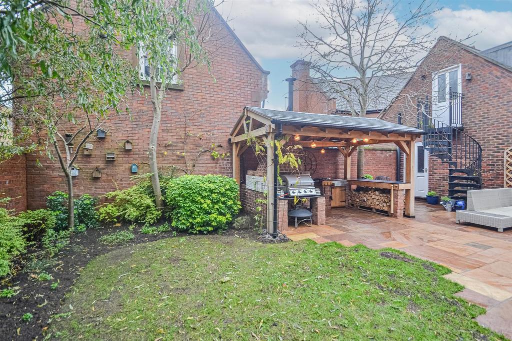 Walled Garden & Outside Kitchen