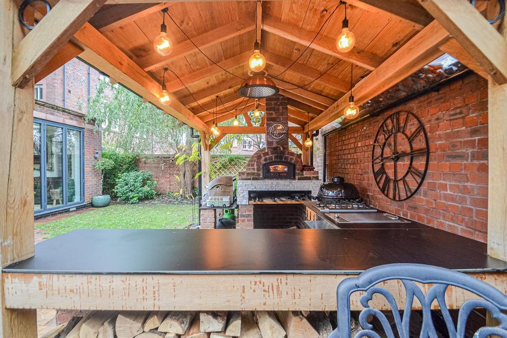 Outdoor Kitchen